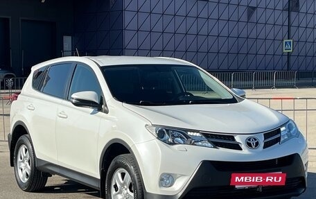 Toyota RAV4, 2015 год, 2 197 000 рублей, 3 фотография