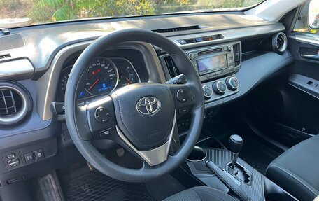 Toyota RAV4, 2015 год, 2 197 000 рублей, 25 фотография