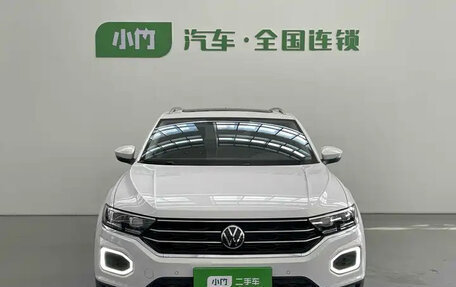 Volkswagen T-Roc I, 2022 год, 2 200 000 рублей, 2 фотография