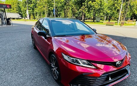 Toyota Camry, 2021 год, 3 300 000 рублей, 2 фотография