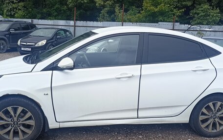 Hyundai Solaris II рестайлинг, 2015 год, 765 000 рублей, 2 фотография