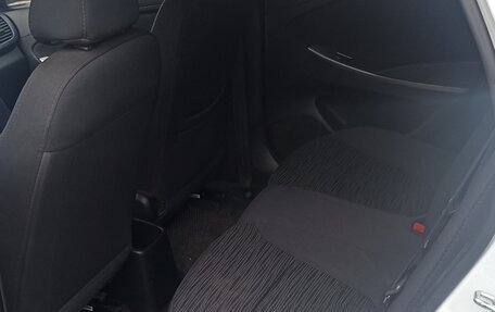 Hyundai Solaris II рестайлинг, 2015 год, 765 000 рублей, 9 фотография