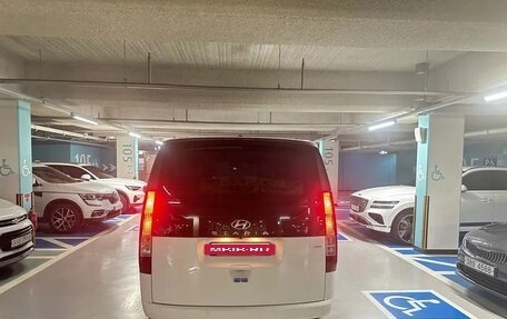 Hyundai Staria, 2022 год, 3 830 000 рублей, 3 фотография