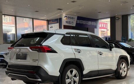 Toyota RAV4, 2021 год, 2 830 000 рублей, 6 фотография