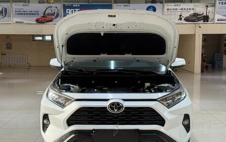 Toyota RAV4, 2021 год, 2 830 000 рублей, 7 фотография