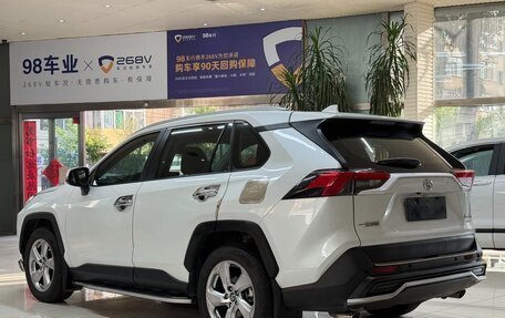 Toyota RAV4, 2021 год, 2 830 000 рублей, 4 фотография