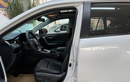 Toyota RAV4, 2021 год, 2 830 000 рублей, 9 фотография