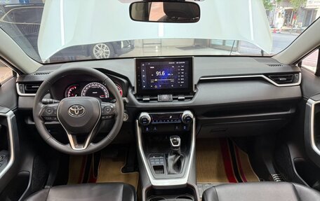 Toyota RAV4, 2021 год, 2 830 000 рублей, 10 фотография