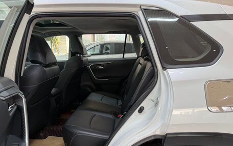 Toyota RAV4, 2021 год, 2 830 000 рублей, 20 фотография