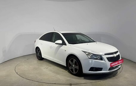 Chevrolet Cruze II, 2010 год, 599 000 рублей, 3 фотография