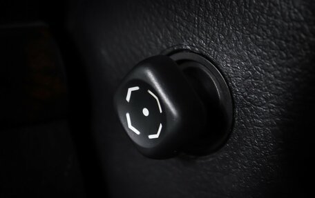 Toyota Land Cruiser 200, 2015 год, 3 840 000 рублей, 21 фотография