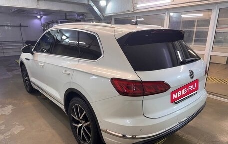 Volkswagen Touareg III, 2019 год, 4 200 000 рублей, 5 фотография