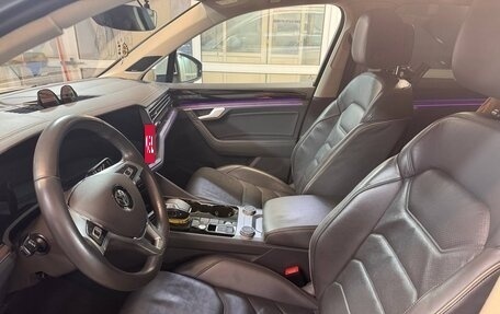 Volkswagen Touareg III, 2019 год, 4 200 000 рублей, 3 фотография