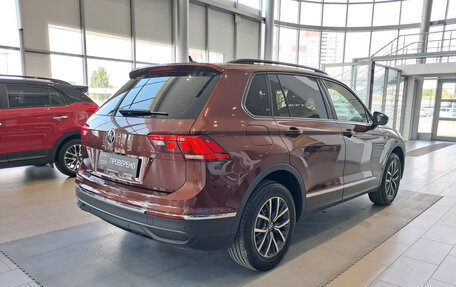 Volkswagen Tiguan II, 2021 год, 2 815 000 рублей, 5 фотография
