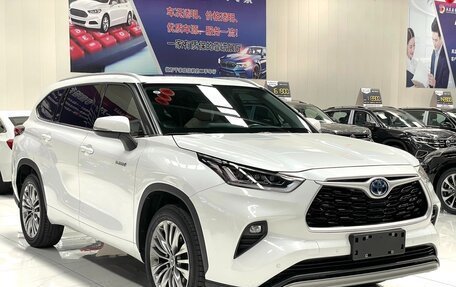 Toyota Highlander, 2022 год, 3 989 000 рублей, 3 фотография