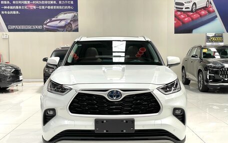 Toyota Highlander, 2022 год, 3 989 000 рублей, 2 фотография