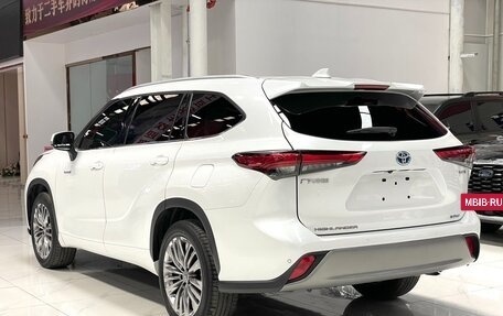 Toyota Highlander, 2022 год, 3 989 000 рублей, 5 фотография