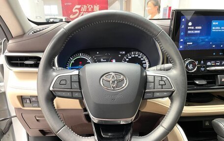 Toyota Highlander, 2022 год, 3 989 000 рублей, 11 фотография