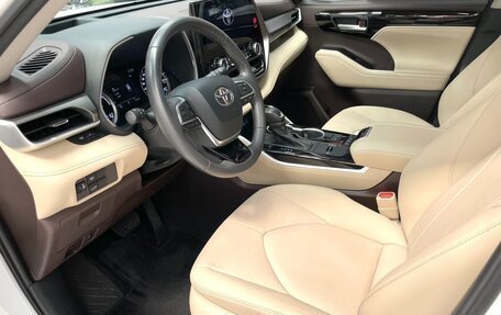 Toyota Highlander, 2022 год, 3 989 000 рублей, 9 фотография