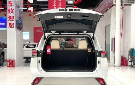 Toyota Highlander, 2022 год, 3 989 000 рублей, 6 фотография