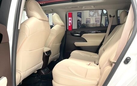 Toyota Highlander, 2022 год, 3 989 000 рублей, 16 фотография