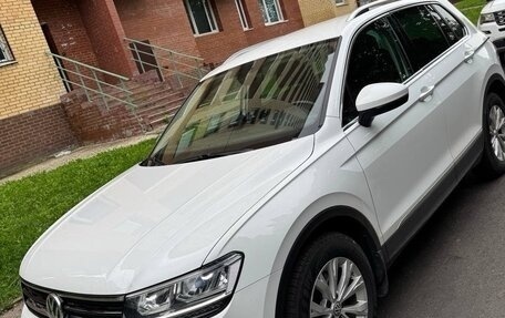Volkswagen Tiguan II, 2018 год, 2 250 000 рублей, 1 фотография