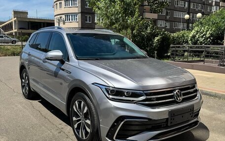 Volkswagen Tiguan II, 2022 год, 2 490 000 рублей, 4 фотография