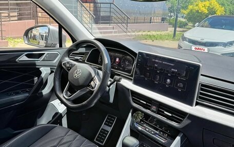 Volkswagen Tiguan II, 2022 год, 2 490 000 рублей, 9 фотография