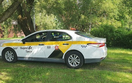 Toyota Camry, 2019 год, 1 400 000 рублей, 4 фотография