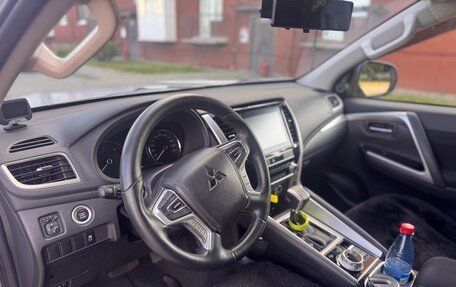 Mitsubishi Pajero Sport III рестайлинг, 2021 год, 5 000 000 рублей, 3 фотография