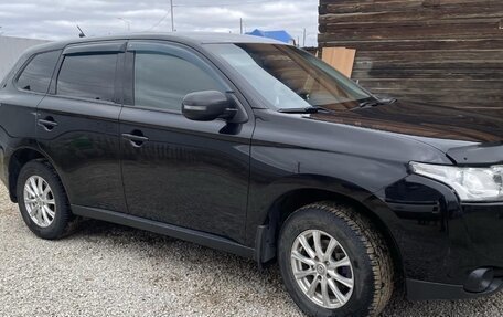 Mitsubishi Outlander III рестайлинг 3, 2012 год, 1 300 000 рублей, 2 фотография