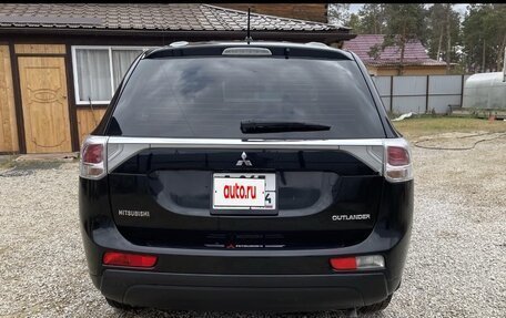 Mitsubishi Outlander III рестайлинг 3, 2012 год, 1 300 000 рублей, 4 фотография