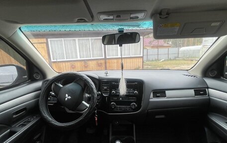 Mitsubishi Outlander III рестайлинг 3, 2012 год, 1 300 000 рублей, 5 фотография