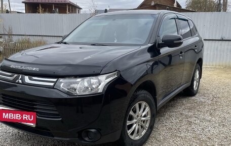 Mitsubishi Outlander III рестайлинг 3, 2012 год, 1 300 000 рублей, 3 фотография