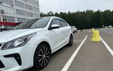 KIA Rio IV, 2018 год, 1 300 000 рублей, 2 фотография