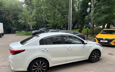 KIA Rio IV, 2018 год, 1 300 000 рублей, 8 фотография