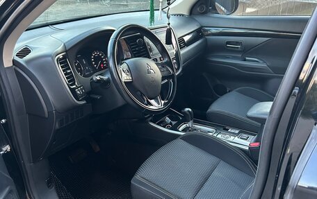 Mitsubishi Outlander III рестайлинг 3, 2018 год, 2 300 000 рублей, 12 фотография