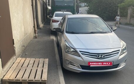 Hyundai Solaris II рестайлинг, 2015 год, 530 000 рублей, 3 фотография