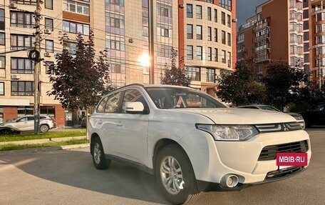 Mitsubishi Outlander III рестайлинг 3, 2012 год, 1 780 000 рублей, 2 фотография