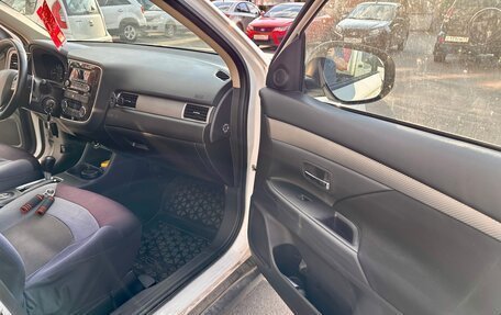 Mitsubishi Outlander III рестайлинг 3, 2012 год, 1 780 000 рублей, 16 фотография