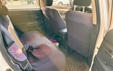 Mitsubishi Outlander III рестайлинг 3, 2012 год, 1 780 000 рублей, 14 фотография