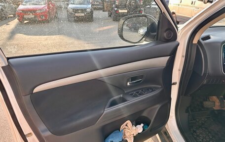 Mitsubishi Outlander III рестайлинг 3, 2012 год, 1 780 000 рублей, 12 фотография