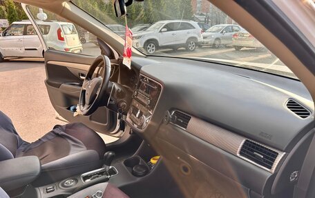 Mitsubishi Outlander III рестайлинг 3, 2012 год, 1 780 000 рублей, 17 фотография