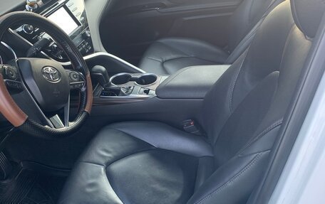 Toyota Camry, 2019 год, 2 200 000 рублей, 12 фотография