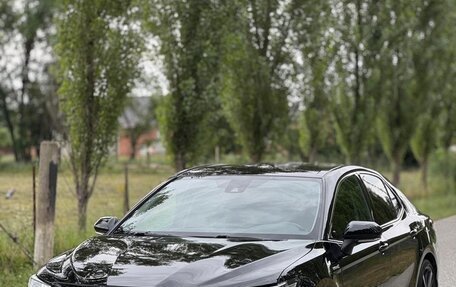 Toyota Camry, 2020 год, 2 750 000 рублей, 2 фотография