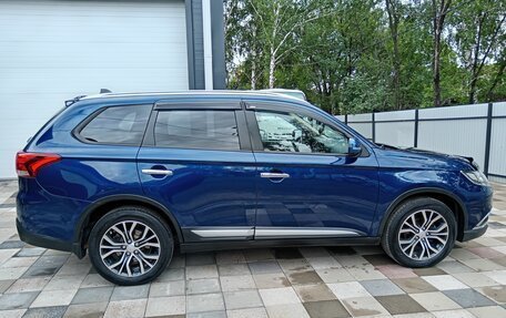 Mitsubishi Outlander III рестайлинг 3, 2015 год, 2 100 000 рублей, 1 фотография