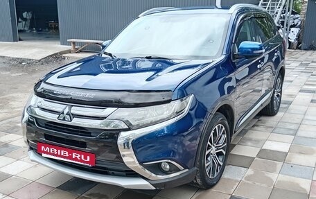 Mitsubishi Outlander III рестайлинг 3, 2015 год, 2 100 000 рублей, 5 фотография