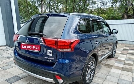 Mitsubishi Outlander III рестайлинг 3, 2015 год, 2 100 000 рублей, 2 фотография