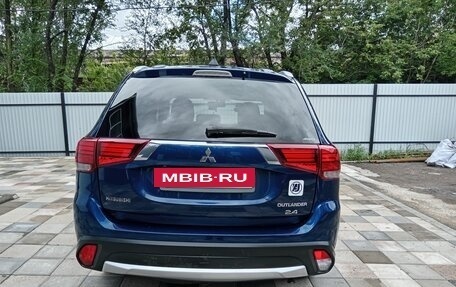 Mitsubishi Outlander III рестайлинг 3, 2015 год, 2 100 000 рублей, 8 фотография