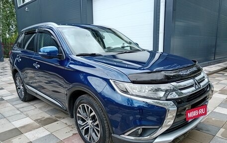 Mitsubishi Outlander III рестайлинг 3, 2015 год, 2 100 000 рублей, 6 фотография